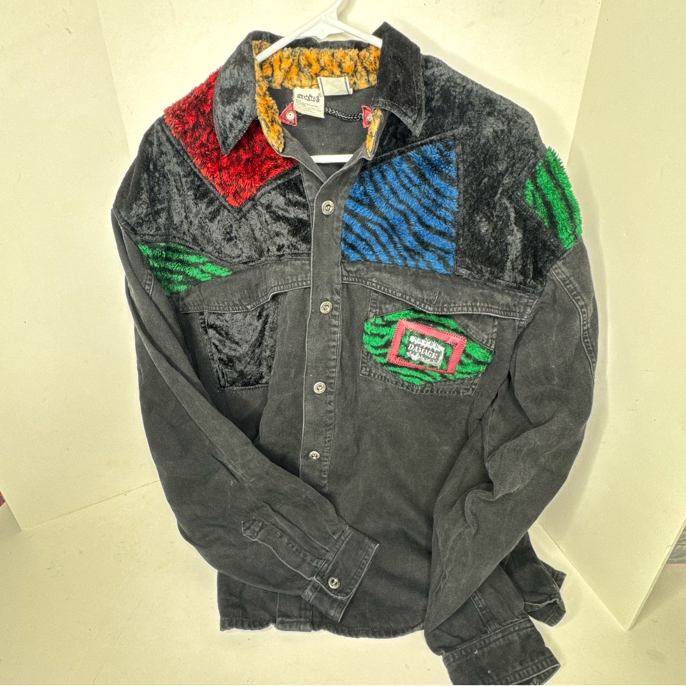 Black and Green Graphic Button Down Shirt with Notched Collar